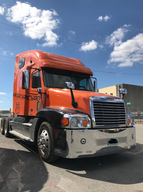 On truck - Bumper Freightliner Century 2005-2007 and Columbia 2003-2007 round fog lights