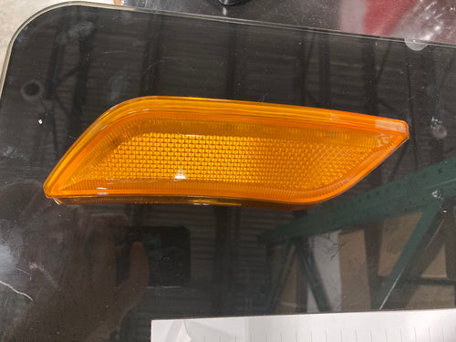 Indicator Lamp Fits Peterbilt 567, 579 & 587 Series Passanger Side