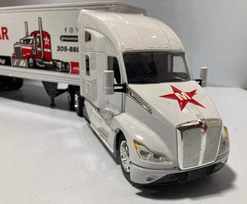 Toy Truck, Kenworth T680 White Long Hauler, 1:32 Scale