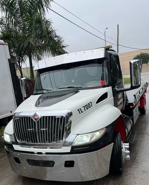 10.5" Visor International 4300,7000 And 8000 Series, Day Cab Without Factory Visor 2002 & Newer S.Steel With 10 X 3/4" Light Hole