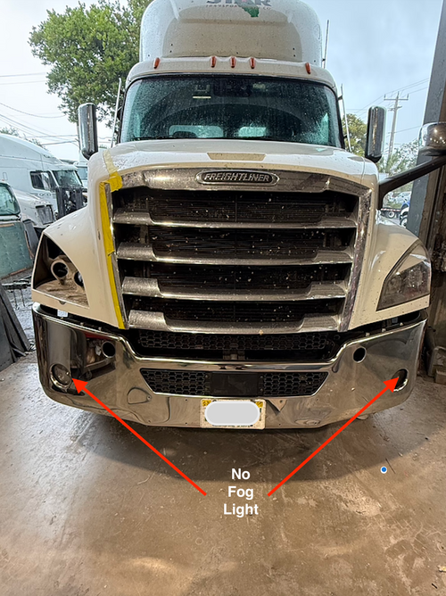 Bumper Freightliner Cascadia 2018+ Clad W/o Fog Light (No Brackets)