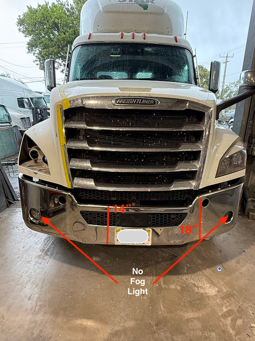 Bumper Freightliner Cascadia 2018+ Clad W/o Fog Light (No Brackets)