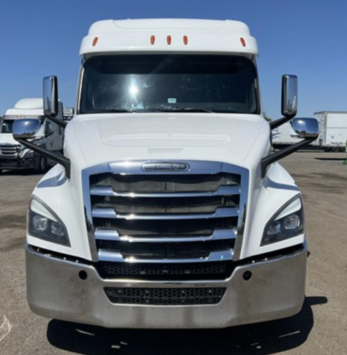 Bumper Freightliner Cascadia 2018+ Clad W/o Fog Light (No Brackets)