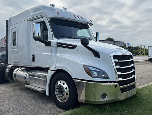 Bumper Freightliner Cascadia 2018+ Clad W/ Fog Light (No Brackets)