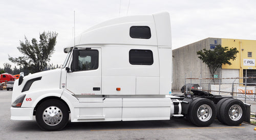 Quarter Fender Pair in Plastic Polyethylene, 24’’ X 24" Volvo & Freightliner