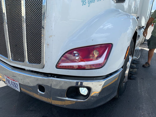 Red Housing Dragon Eyes Headlight With LED Turn Signal and Day Light Bar fits Peterbilt 579 & 587