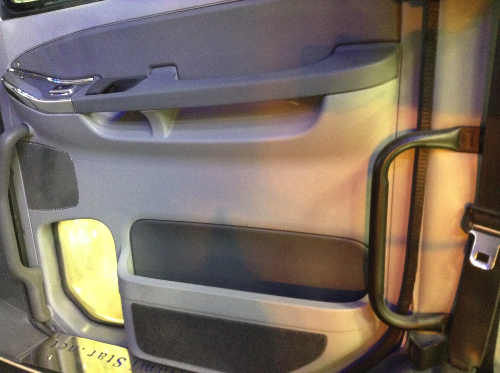 Freightliner coronado cheap door panel