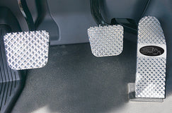 Billet Pedals Fits Peterbilt 567, 579, 587 (2014 – Current) Raised Diamond Cut Billet Pedal Set