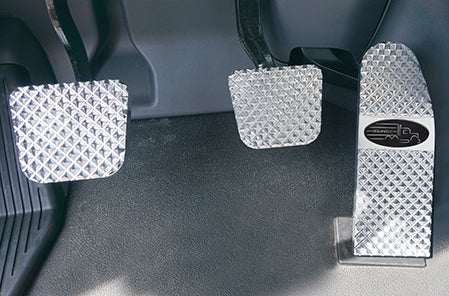 Billet Pedals Fits Peterbilt 567, 579, 587 (2014 – Current) Raised Diamond Cut Billet Pedal Set