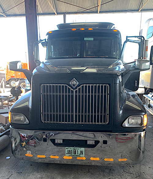 22” Chrome Bumper ( International 9200 & 9400 ) Aero, W/ Tow & 10 Hidden Light Holes