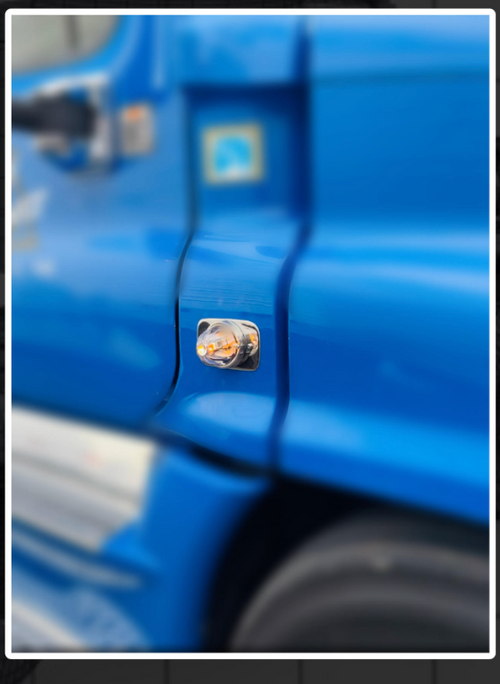 Amber/Amber Turn Signal Bracket Fits Freigthliner Cascadia