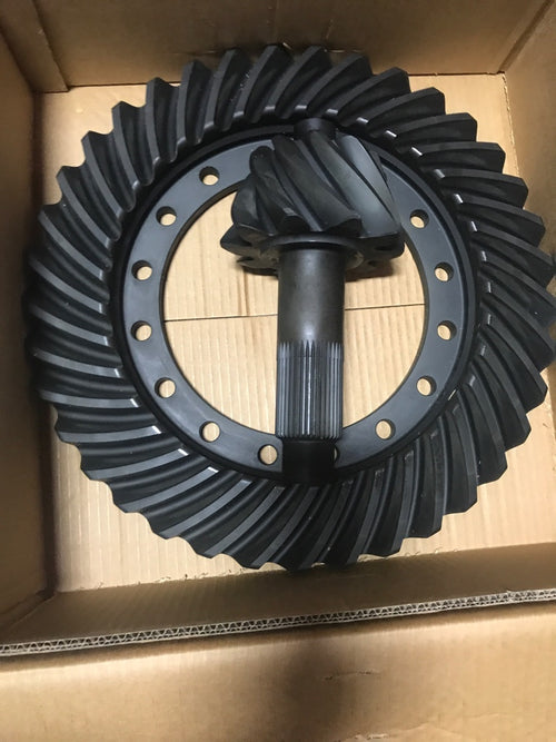 Gear Set Single Reduction Ratio: 3.70 for Eaton RD / RS 461 521 / 581 / 601 Ring Gear: 37 Teeth Pinion Gear: 2.100in Spline Diameter x 41 Spline Teeth x 10 Teeth Drivetrain Differential Application Top